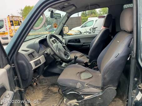 Mitsubishi Pajero 1.  8 00r 4x4 2000