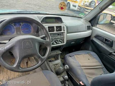 Mitsubishi Pajero 1.  8 00r 4x4 2000