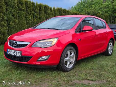Opel Astra J 1.  4 Turbo  2011