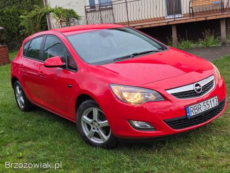 Opel Astra J 1.  4 Turbo  2011