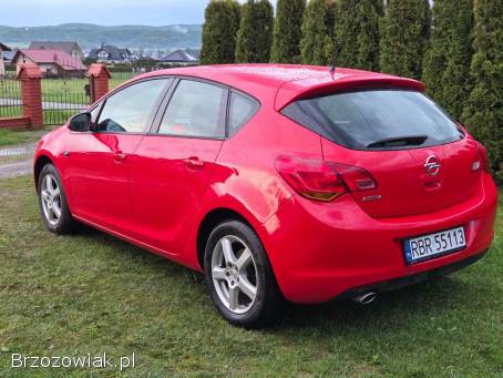 Opel Astra J 1.  4 Turbo  2011