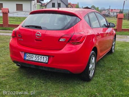 Opel Astra J 1.  4 Turbo  2011