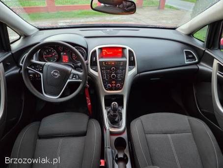 Opel Astra J 1.  4 Turbo  2011