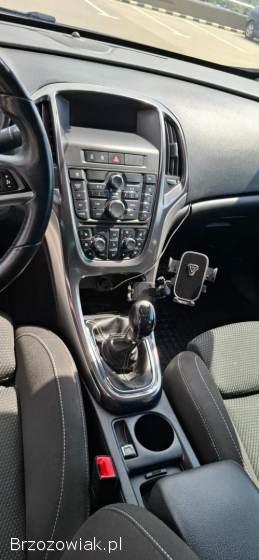Opel Astra J Sports Tourer 2011