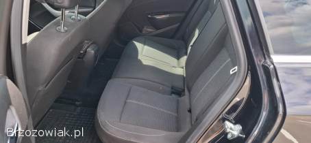 Opel Astra J Sports Tourer 2011