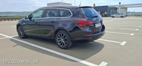 Opel Astra J Sports Tourer 2011