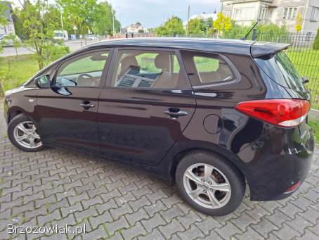 Kia Carens 1.  7 CRDi 136KM 2013