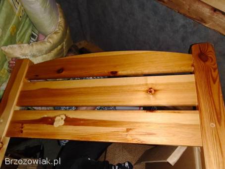 Łóżka,  szafka nocna,  stół,  szafa ( meble drewniane)