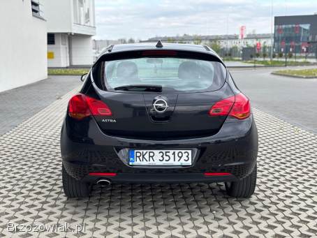Opel Astra J 2011