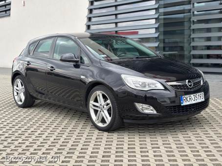 Opel Astra J 2011