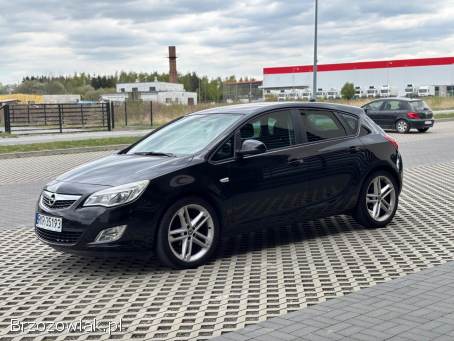 Opel Astra J 2011