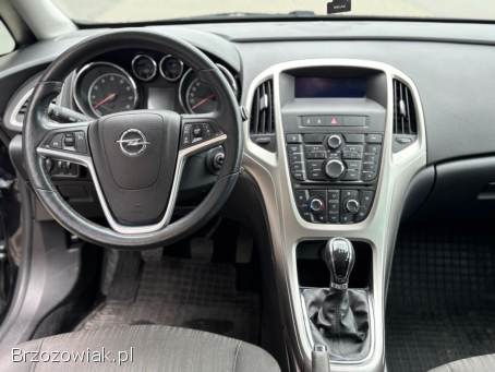 Opel Astra J 2011