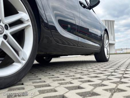 Opel Astra J 2011