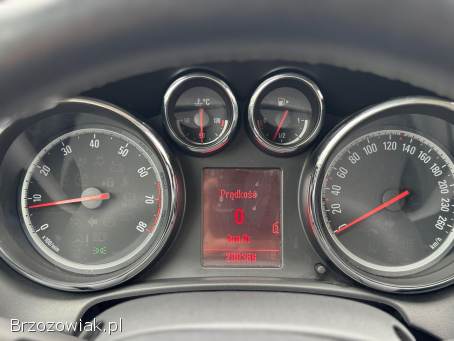 Opel Astra J 2011