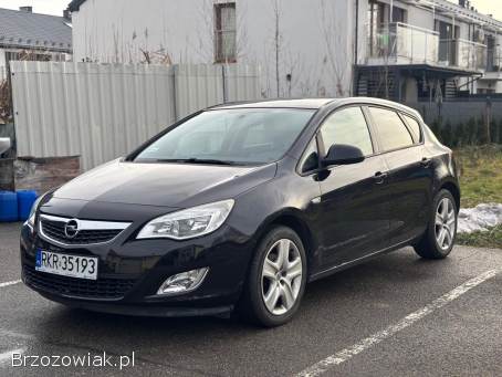 Opel Astra J 2011