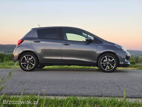 Toyota Yaris 1.  5 HYBRID autom 2016