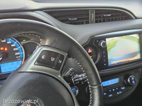 Toyota Yaris 1.  5 HYBRID autom 2016
