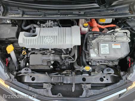 Toyota Yaris 1.  5 HYBRID autom 2016