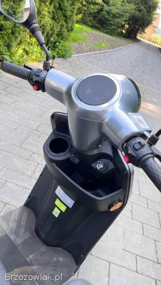 Skuter inwalidzki,  motorower elektryczny VTA VM4 NEO wraz z uchwytem na kule inw