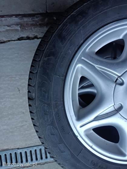 Alufelgi 15 Dacia Sandero z oponami Sprzedam Alufelgi 15 +opony letnie Goodyea