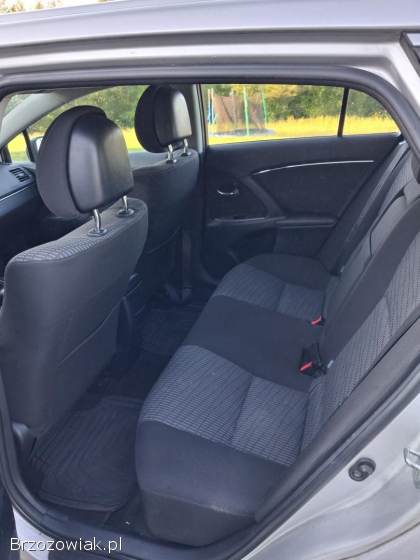 Toyota Avensis T27 2010
