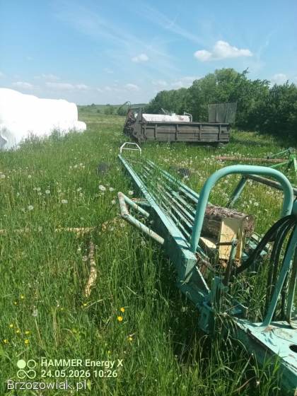 Przyczepa do zbierania bel.
