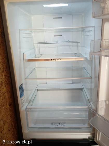 Srebrna lodówka Samsung RB29FERNDSS