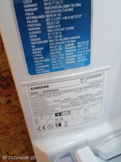 Srebrna lodówka Samsung RB29FERNDSS