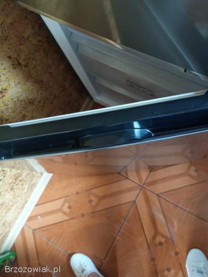 Srebrna lodówka Samsung RB29FERNDSS