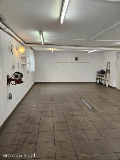 Garaż 40m Brzozów Moniuszki ogrzewany prąd/siła woda WC