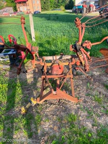 Przetrząsarka,  rozgrabiarka marki Fahr z wałkiem