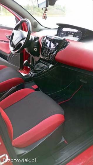 Lancia Ypsilon Black&Red S&S 2012