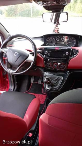 Lancia Ypsilon Black&Red S&S 2012