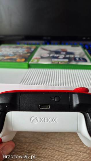 Xbox one s z padem z akumulatorem i 2 grami