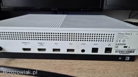 Xbox one s z padem z akumulatorem i 2 grami