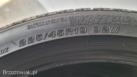 Komplet opon letnich Bridgestone 225/45/19,  2022r