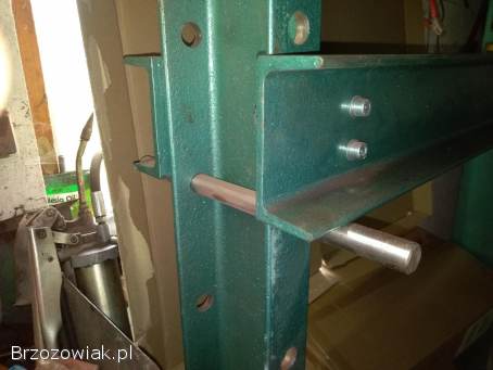 Prasa hudrauliczna ZREMB PRL Potężna 40 ton