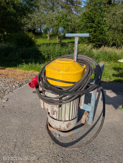 Śrutownik bąk z silnikiem 7.  5 kw super stan