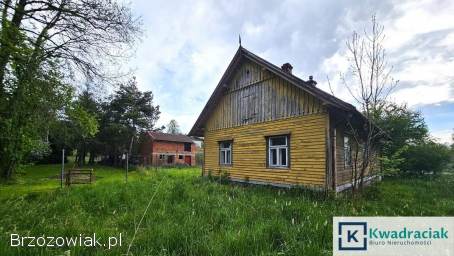 Drewniany dom z budynkiem gospodarczym w Potoku (gm.  Jedlicze)