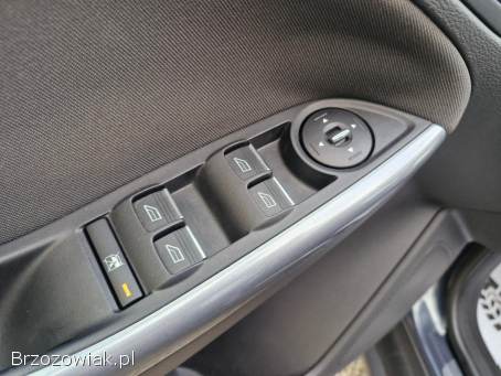 Ford Focus 1.  6benz TITANIUM 2011