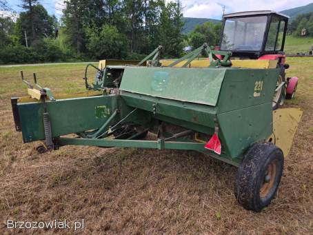 Prasa kostkująca John Deere.