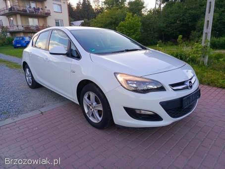 Opel Astra 1.  4 B 2012
