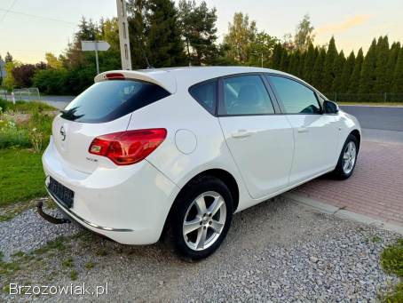 Opel Astra 1.  4 B 2012