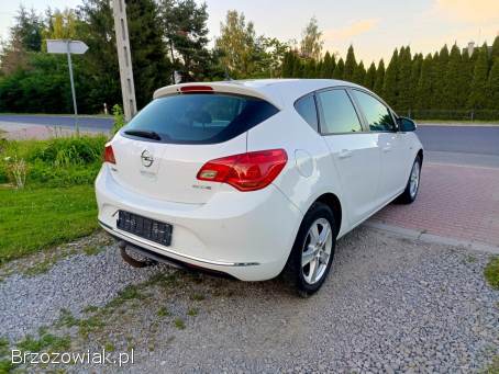 Opel Astra 1.  4 B 2012