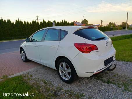Opel Astra 1.  4 B 2012