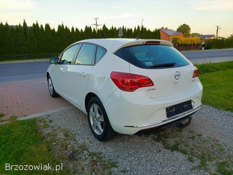 Opel Astra 1.  4 B 2012