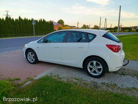 Opel Astra 1.  4 B 2012