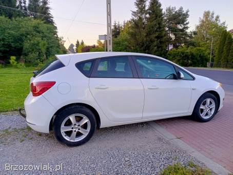 Opel Astra 1.  4 B 2012