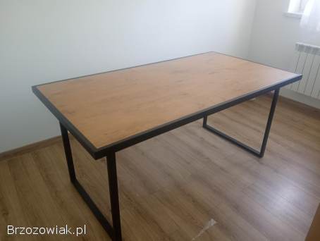 Stól z krzesłami