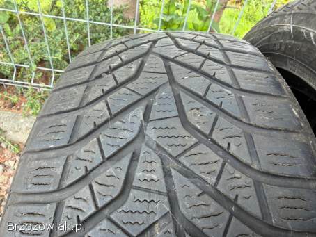 Opony zimowe 215/50 R17 Yokohama BluEarth Winter V905 2020 r.  +/ -  5 mm kpl.